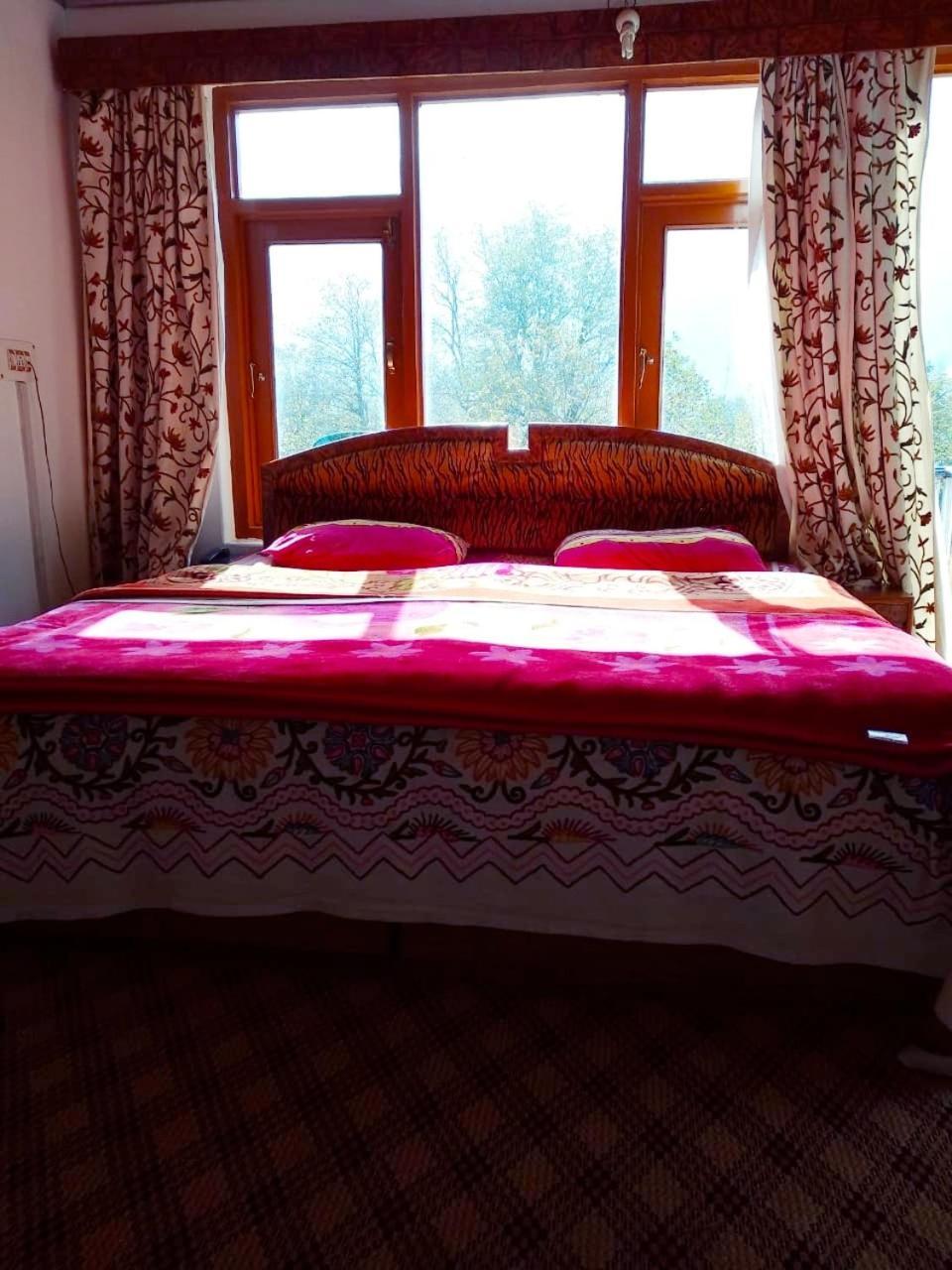 Hotel King Palace Pahalgām Dış mekan fotoğraf